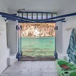 Hébergement de vacances Aquanis Anchored, Sea Front House, *
