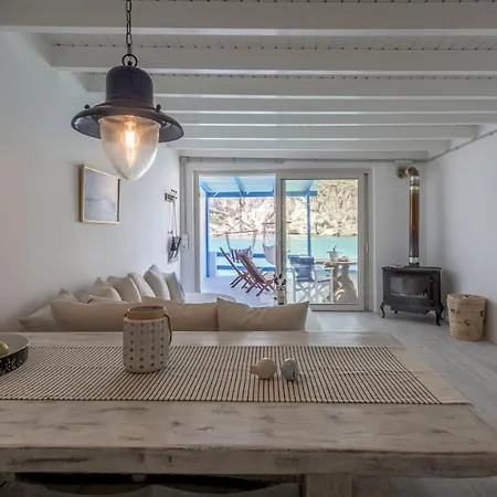 Semesterbostad Aquanis Anchored, Sea Front House,